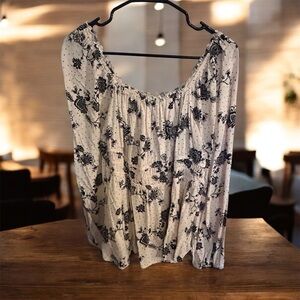 Torrid size 1 Black and White Floral Blouse